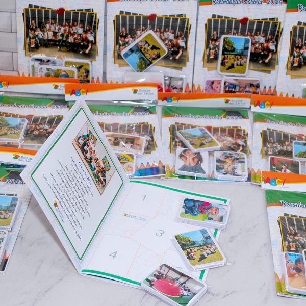 Álbum de Figurinhas Escolar com 40 Figurinhas para Recordação e Formatura Infantil