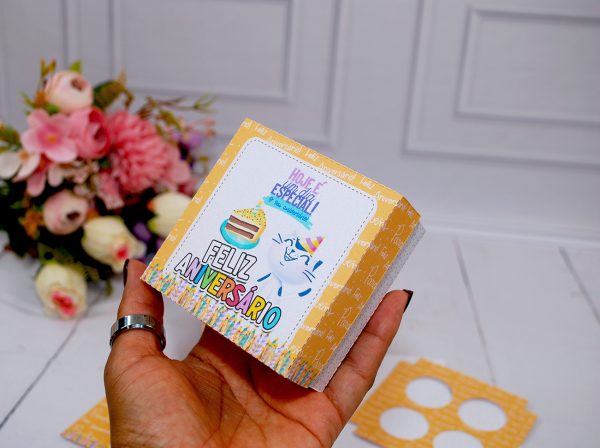 Lembrancinha Aniversário Funcionários Caixinha para 4 Doces Pegue Monte