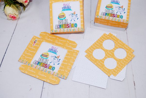 Lembrancinha Aniversário Funcionários Caixinha para 4 Doces Pegue Monte