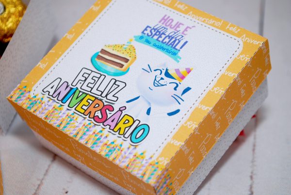 Lembrancinha Aniversário Funcionários Caixinha para 4 Doces Pegue Monte