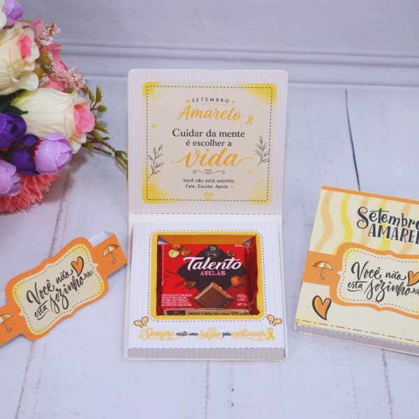 Caixinha Mini Talento Setembro Amarelo aberta com chocolate Talento