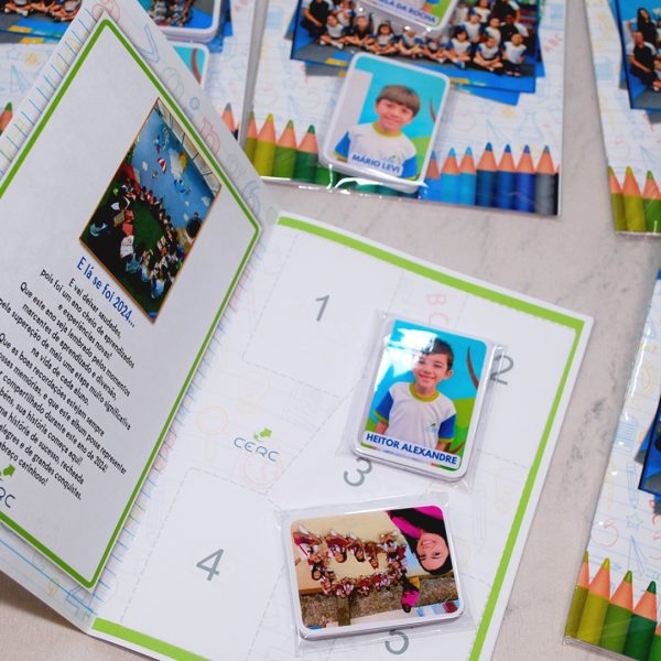 Álbum de Figurinhas Escolar com 80 Figurinhas para Recordação e Formatura Infantil
