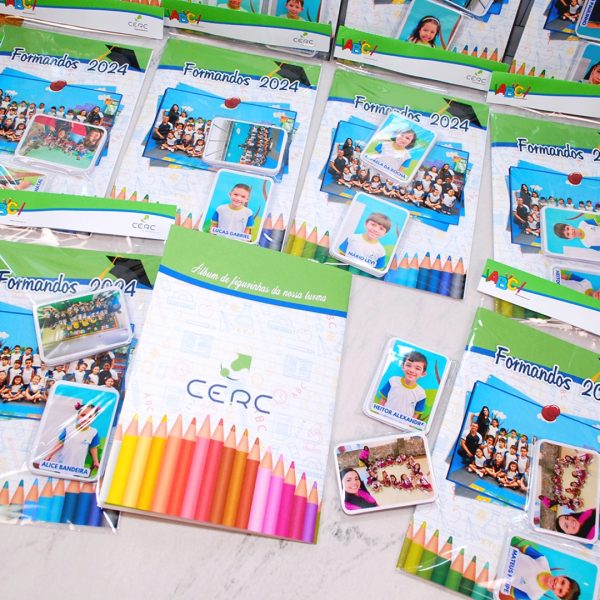 Álbum de Figurinhas Escolar com 60 Figurinhas para Recordação e Formatura Infantil