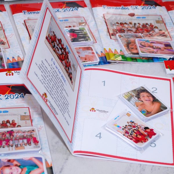 Álbum de Figurinhas Escolar com 20 Figurinhas para Recordação e Formatura Infantil