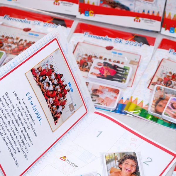 Álbum de Figurinhas Escolar com 40 Figurinhas para Recordação e Formatura Infantil