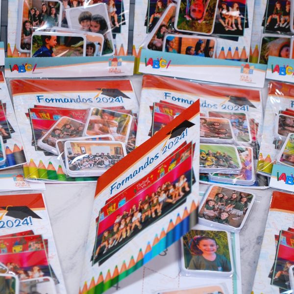 Álbum de Figurinhas Escolar com 60 Figurinhas para Recordação e Formatura Infantil