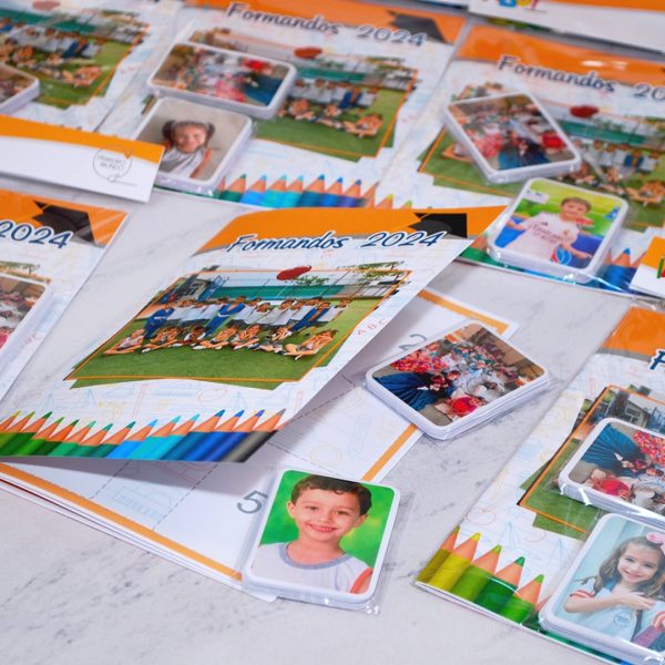 Álbum de Figurinhas Escolar com 20 Figurinhas para Recordação e Formatura Infantil