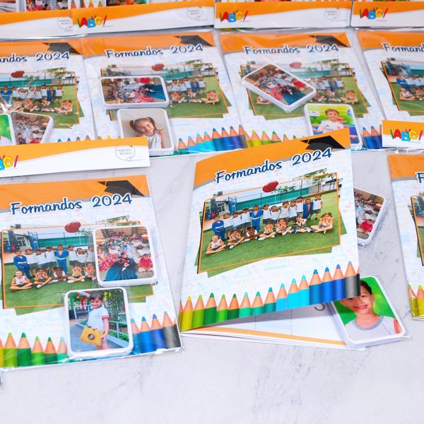 Álbum de Figurinhas Escolar com 60 Figurinhas para Recordação e Formatura Infantil