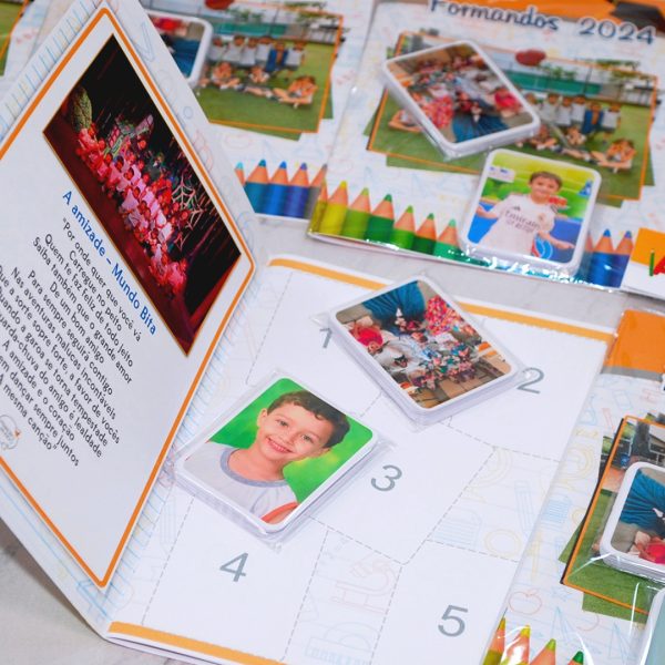 Álbum de Figurinhas Escolar com 40 Figurinhas para Recordação e Formatura Infantil