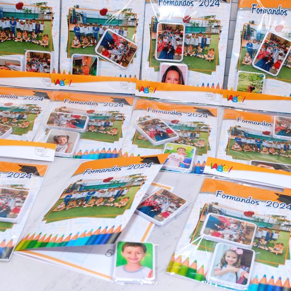 Álbum de Figurinhas Escolar com 60 Figurinhas para Recordação e Formatura Infantil