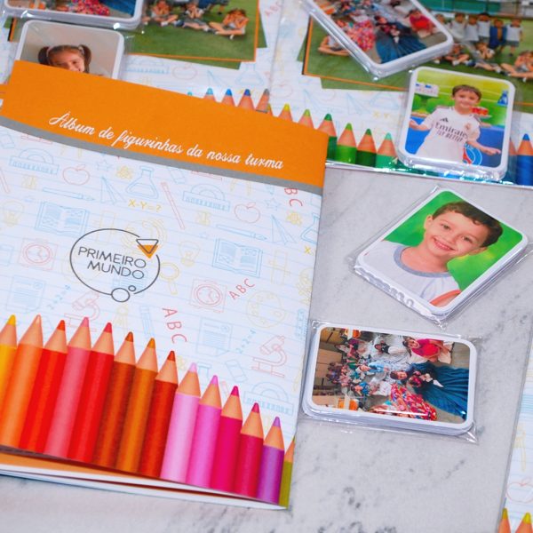 Álbum de Figurinhas Escolar com 20 Figurinhas para Recordação e Formatura Infantil