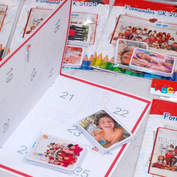 Álbum de Figurinhas Escolar com 80 Figurinhas para Recordação e Formatura Infantil